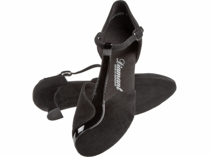 Die Tanzschuhe sind für breite Füße geeignet. Der Lacksteg ist bei vielen Tanzschülern beliebt.